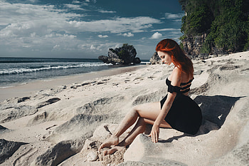 Redhead Girl Sitting On Beach Black Clothing , redhead, girls, model, black-dress, beach, sand HD wallpaper