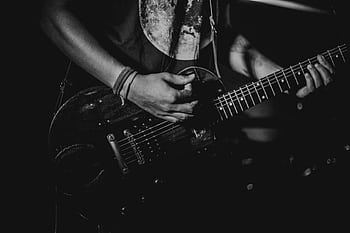 Black and white of a guitarist playing during a live performance. HD wallpaper