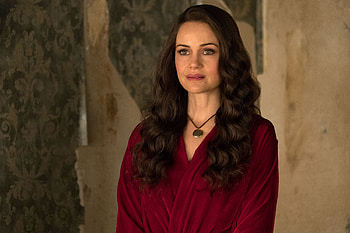 Carla Gugino, Haunting of Hill House, Possible season 2, Hit horror series HD wallpaper