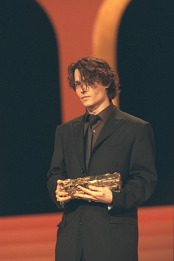 Cesar Awards, Johnny Depp's win, Vintage throwback, 90s heartthrob HD phone wallpaper