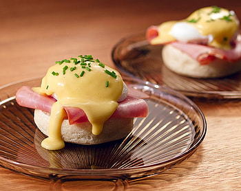 Eggs Benedict, brunch, sunday, benedict, eggs, food HD wallpaper