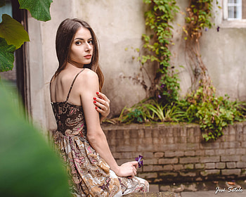 Women Outdoors Looking At Viewer, outdoors, girls, model HD wallpaper