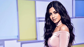 Girl Model Emeraude Toubia Is Standing In Blur Background Wearing Light Pink Satin Dress Girls HD wallpaper