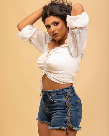 Praneetha Patnaik, Telugu actress, flash graphy, lip HD phone wallpaper