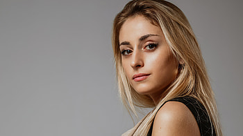 Laura Model Looking At Viewer , blonde, girls, model HD wallpaper
