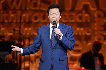 Ken Jeong, Jumps, Medical Aid, Audience Member HD wallpaper
