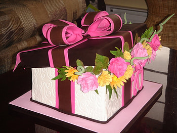 Sublime, white, bouquet, entertainment, present, beautiful, wonderful, gift, pink, fashion, brown, box, yellow, flowers, bow HD wallpaper