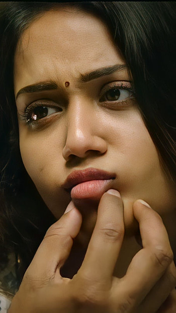 Nivetha pethuraj, pon manickavel, tamil movie HD phone wallpaper