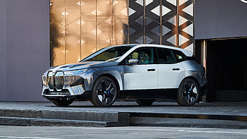 BMW IX Flow 2022 2 Cars HD wallpaper