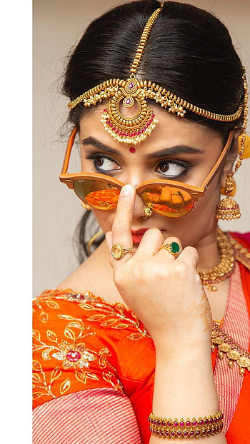 Sreemukhi, telugu actress, saree beauty HD phone wallpaper