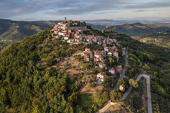 Aerial view of the Croatian town Motovun, Croatia, man made, town HD wallpaper