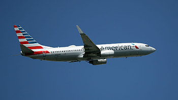 Mesa Airlines, Flight cancellation, Racial profiling, Travel experience HD wallpaper