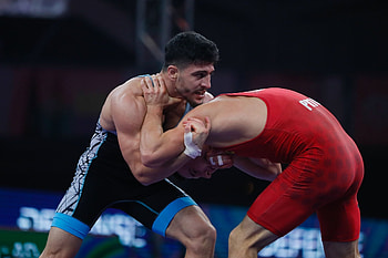 Osman Yildirim vs Sergey Semenov, Greco-Roman Wrestling HD wallpaper
