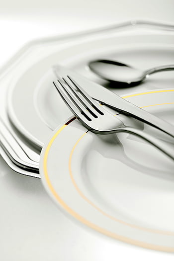 Close-up of elegant plates and silver cutlery, ideal for dining settings. HD phone wallpaper