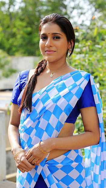 Rashmi Gautam, telugu actress, anchor, saree beauty, guntur takies HD phone wallpaper