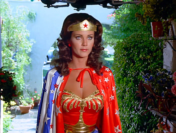 Wonder Woman Wearing Her Awesome Cape, WW, Wonder Woman, cape, Lynda Carter HD wallpaper