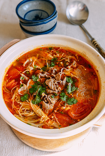 Tomato hot pot, Flavorful beef, Chinese cuisine, Family-friendly dinner HD phone wallpaper
