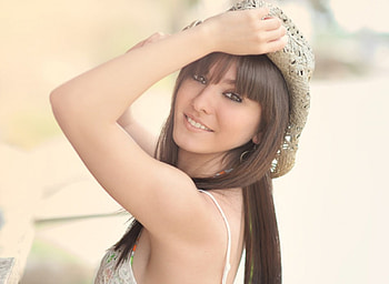 I Don't Care, woman, smile, brunette, beauty HD wallpaper