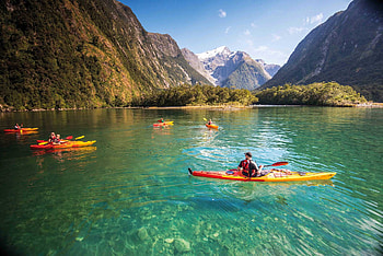 Milford Sound fiord, Kayaking HD wallpaper