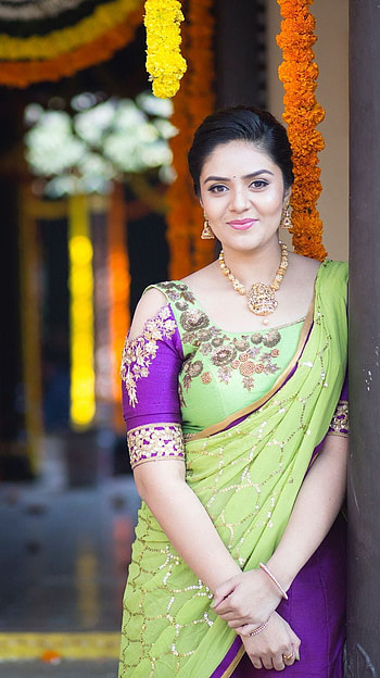 Sreemukhi, telugu actress, saree beauty, saree lover, sexy gorgeous HD phone wallpaper