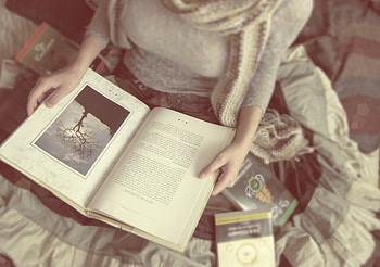Books, Miscellanea, Miscellaneous, Blur, Smooth, Hands, Girl, Mood, Reading HD wallpaper