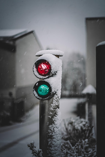 Snow, Miscellanea, Miscellaneous, Glow, Sign, Traffic Light HD phone wallpaper