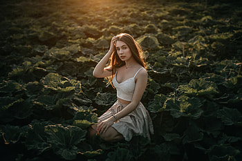 Girl In Vegetable Field Sun Rays From Behind, girls, model HD wallpaper
