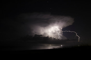 Lightning HD wallpaper