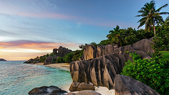 Sunset over rocks, Anse Source D'Argent, La Digue Island, Seychelles HD wallpaper