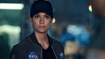 Halle Berry Moonfall HD wallpaper