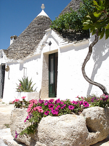 Charming Alberobello villas, Poolside relaxation HD phone wallpaper