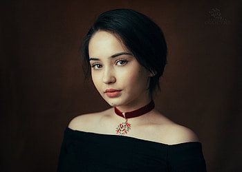 Black, dark dress, neckless, brown eyes, pretty woman HD wallpaper