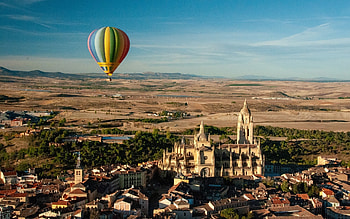 Hot Air Balloon in Segovia, Spain, Segovia, hot air balloon, church, Spain HD wallpaper