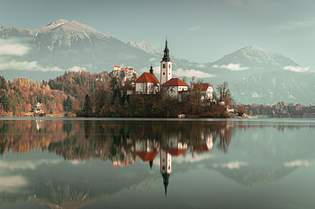 Nature, Water, Mountains, Building, Lake, Shore, Bank, Forest HD wallpaper