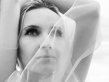 PORTRAIT WITH VEIL, graphy, portrait, eyes, face, veil, bw, woman, beauty HD wallpaper