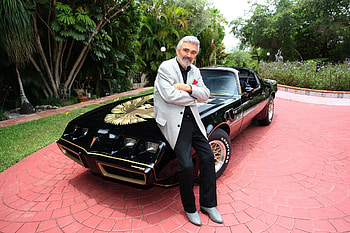 Burt Reynolds, Auctioned memorabilia, Personal items sold, Hollywood icon HD wallpaper