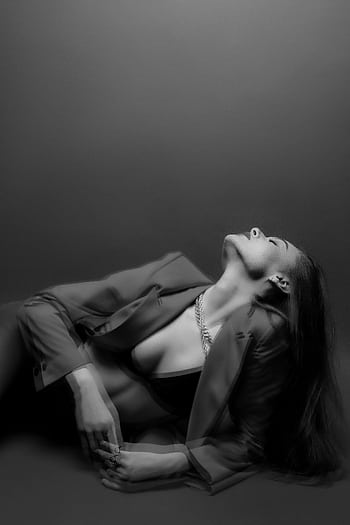Artful monochrome portrait of a woman posing gracefully in a studio setting. HD phone wallpaper