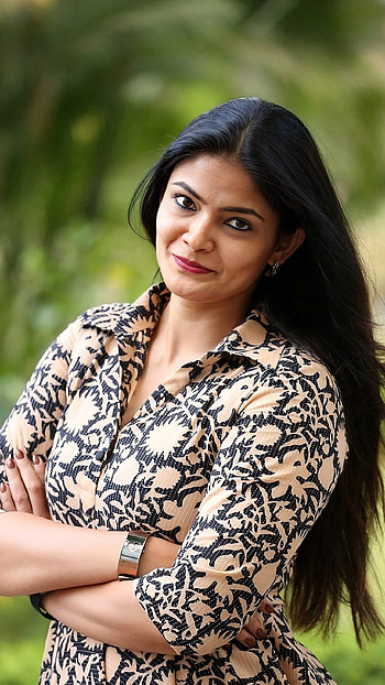 Kalpika Ganesh, telugu actress HD phone wallpaper