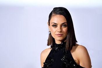 Mila Kunis , Lit it up, Stunning HD wallpaper