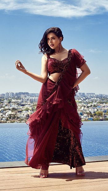 Raiza Wilson, sari, sky, beautiful, beauty, indian-actress, saree, wine-red, fashion HD phone wallpaper