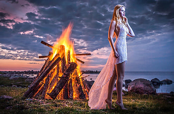 Alone Girl Standing Near Fire, alone, girls, model, graphy, outdoor HD wallpaper