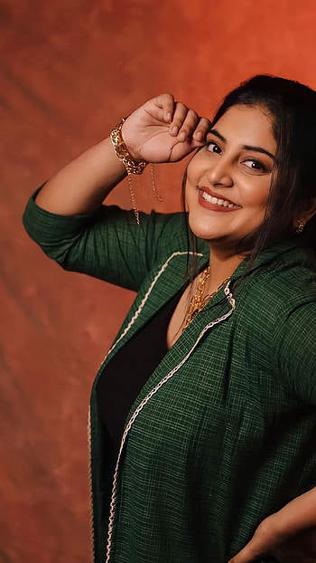 Manjima mohan, multilingual actress HD phone wallpaper