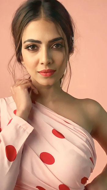 Malavika mohanan, tamil actress HD phone wallpaper