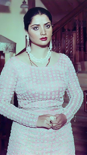 Yogeetha Bali, bollywood actress HD phone wallpaper