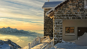 gorgeous mountain lodge in winter, winter, clouds, loghes, mountains HD wallpaper