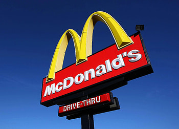 McDonalds color scheme, Red and yellow logo, Psychological impact, Eye-catching visuals HD wallpaper