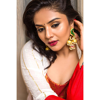 Sreemukhi, flash graphy, lip HD phone wallpaper