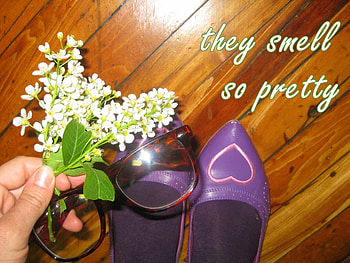 Purple shoes, white, floor, colors, hand, purple, abstract, green, glasses, flowers HD wallpaper