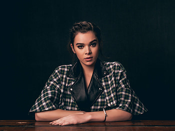 Brunette, confident, Hailee Steinfeld, gorgeous HD wallpaper