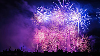 fireworks , Stunning display, Vibrant celebration, Mesmerizing visuals HD wallpaper